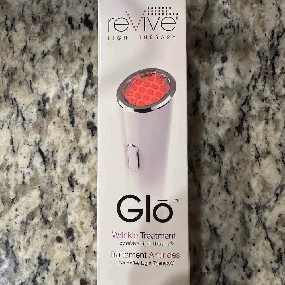 Glo Skin Beauty Wrinkle Treatment Device - Silver and Red